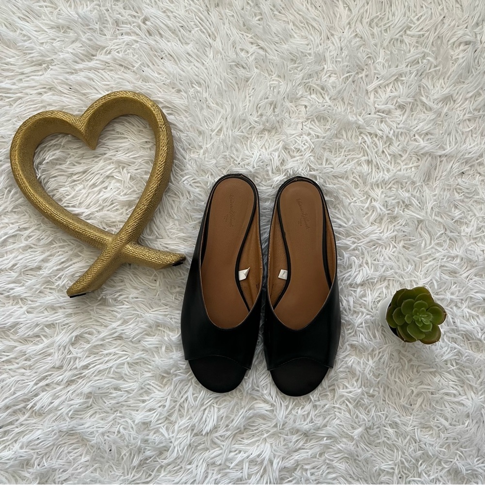 Universal Thread Black Sandals Classic Slip-On
